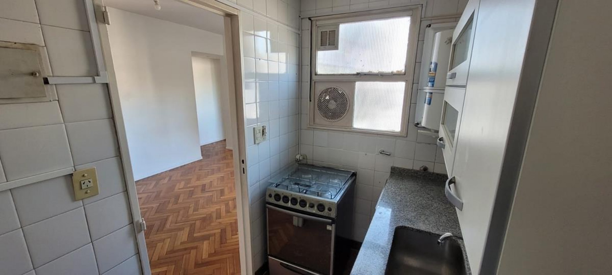 Caballito, 2 Ambientes lateral sobre Av. Rivadavia y zona Av. La Plata. IMPECABLE
