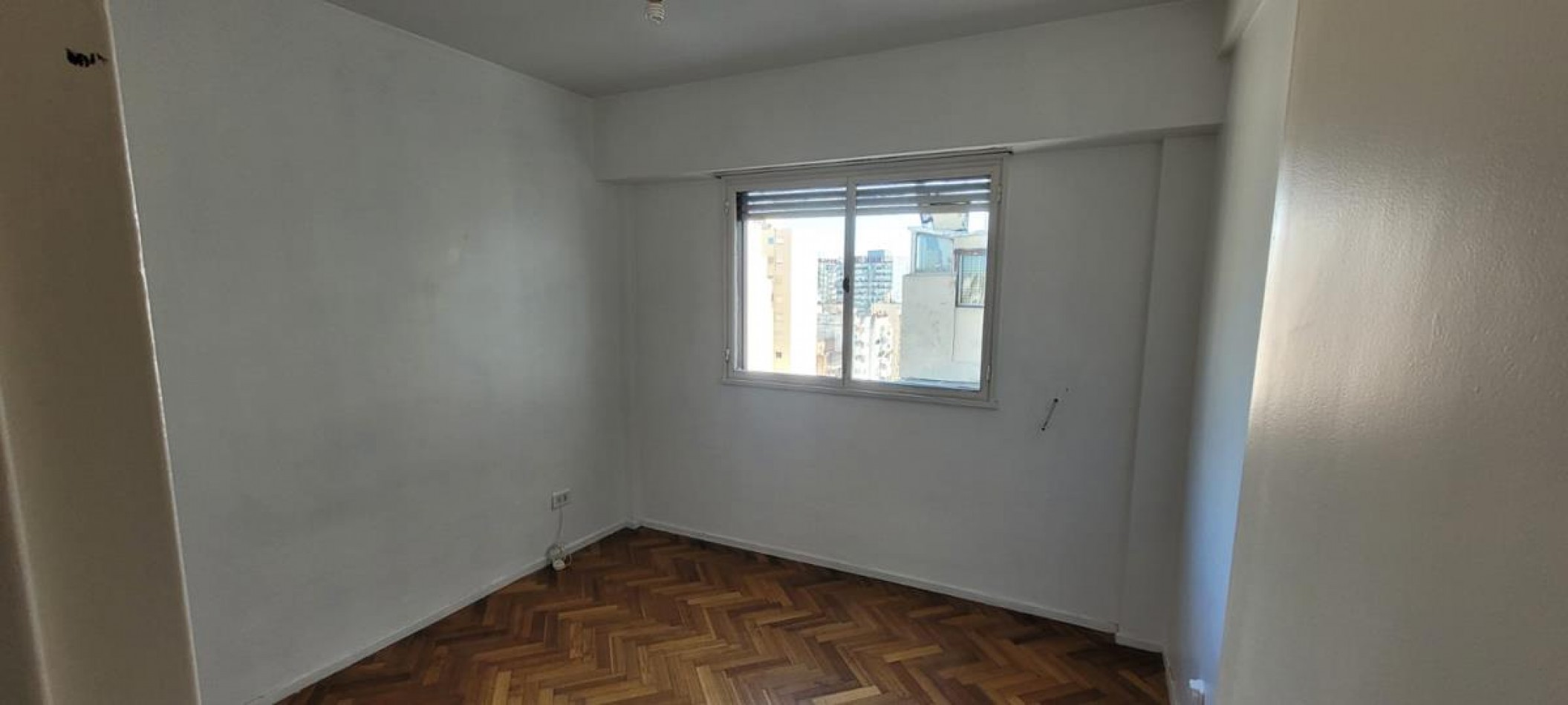 Caballito, 2 Ambientes lateral sobre Av. Rivadavia y zona Av. La Plata. IMPECABLE