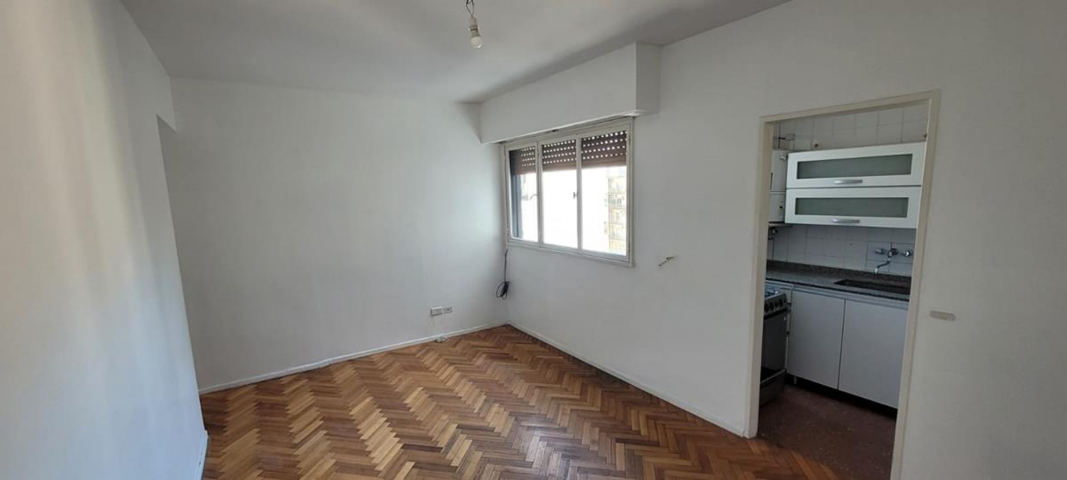 Caballito, 2 Ambientes lateral sobre Av. Rivadavia y zona Av. La Plata. IMPECABLE