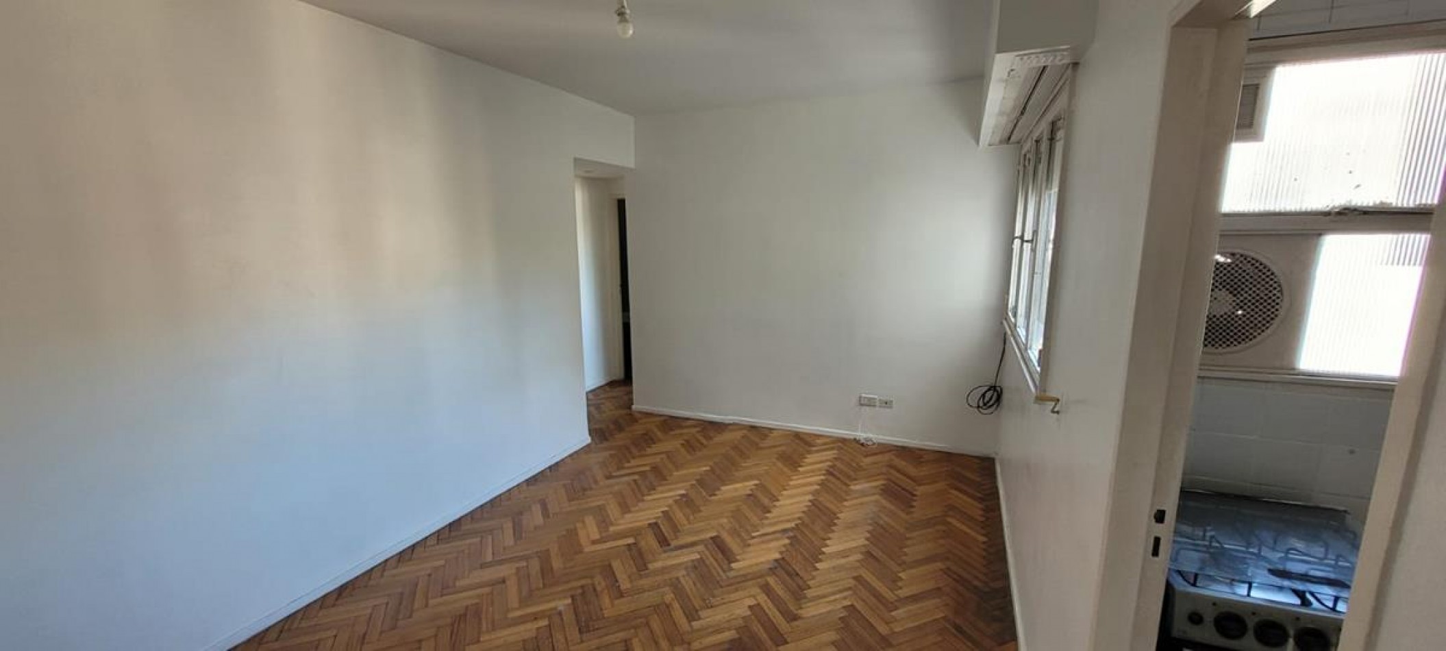 Caballito, 2 Ambientes lateral sobre Av. Rivadavia y zona Av. La Plata. IMPECABLE
