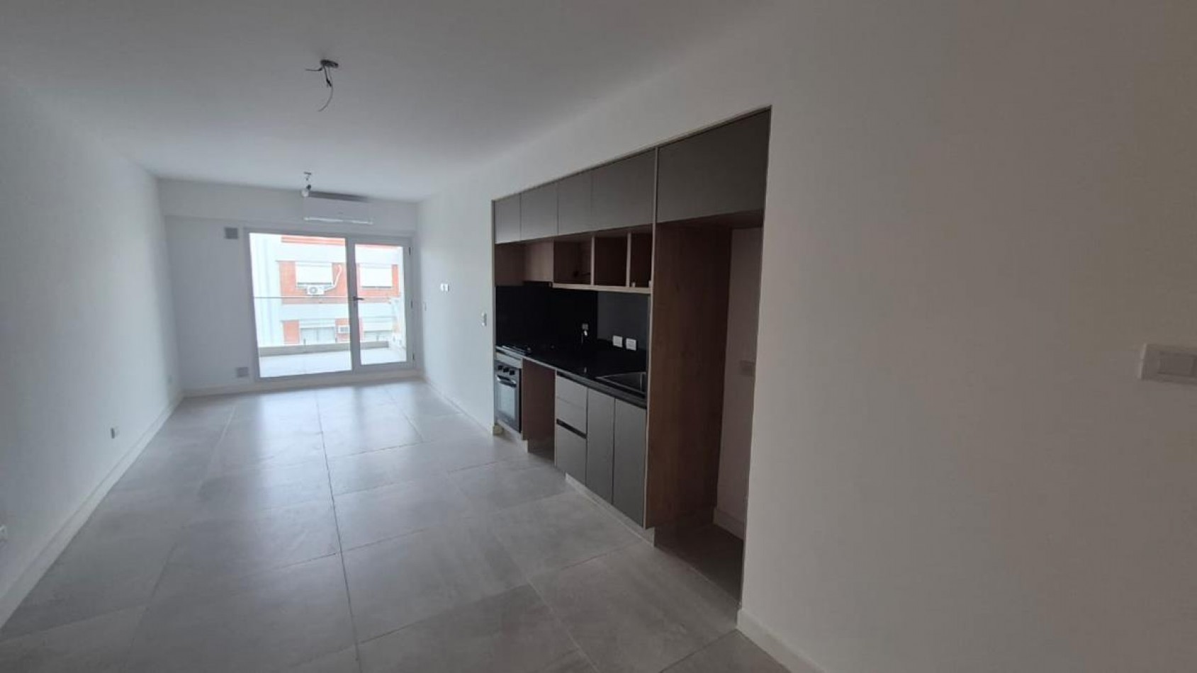 Villa Urquiza, 1 Ambiente a estrenar, frente con balcon. Subte linea B, a mts Avenida Triunvirato