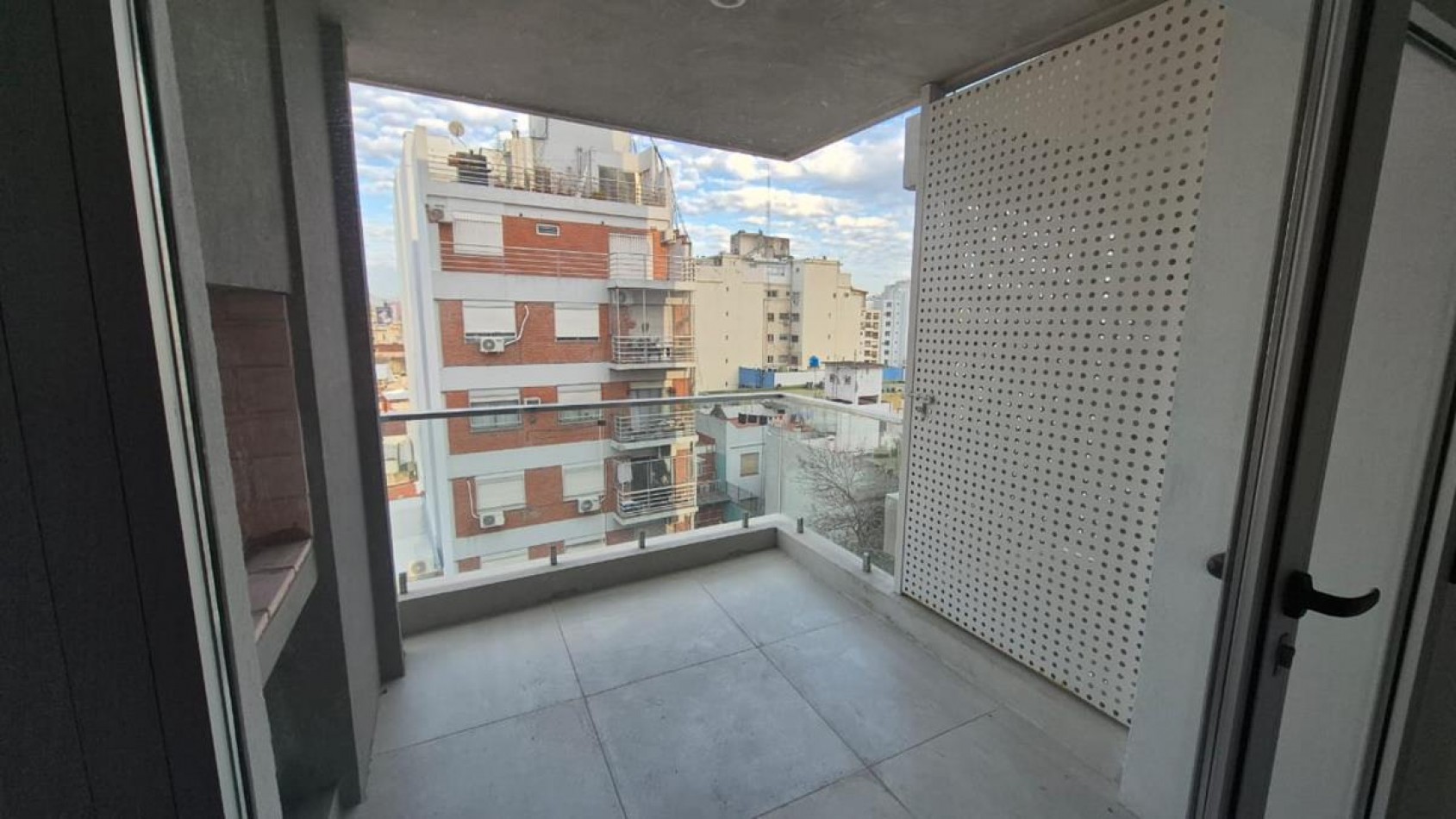 Villa Urquiza, 1 Ambiente a estrenar, frente con balcon. Subte linea B, a mts Avenida Triunvirato