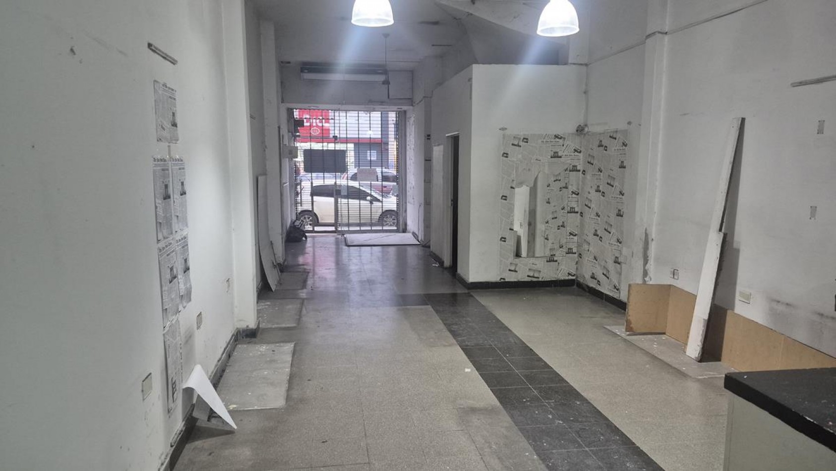 Villa Crespo, local comercial sobre Avenida, muy buena ubicacion.
