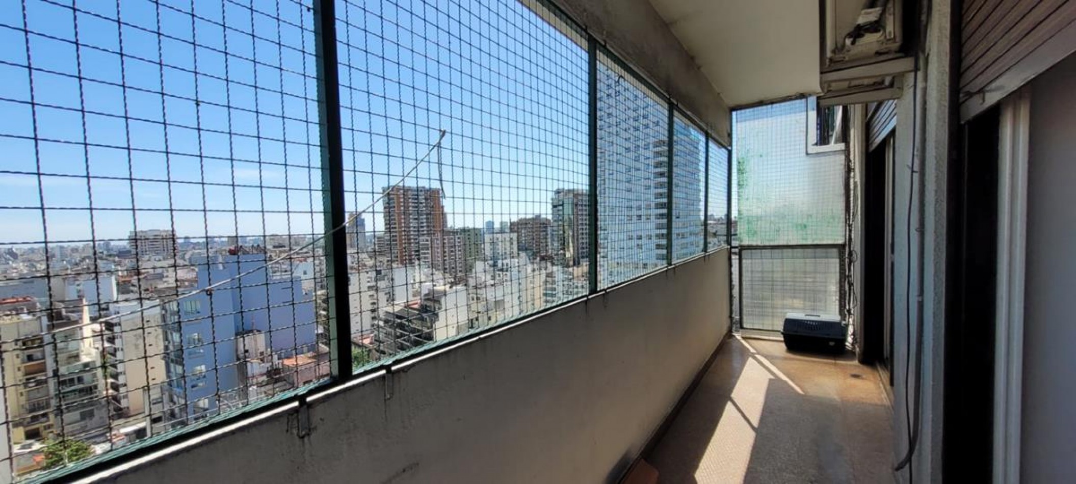 PALERMO, Depto. 3 Amb. al frente, 60 mt2.MUY BUENA UBICACION.  Av. Santa Fe y Av. R. S. Ortiz. CON COCHERA. EXCELENTE OPORTUNIDAD.