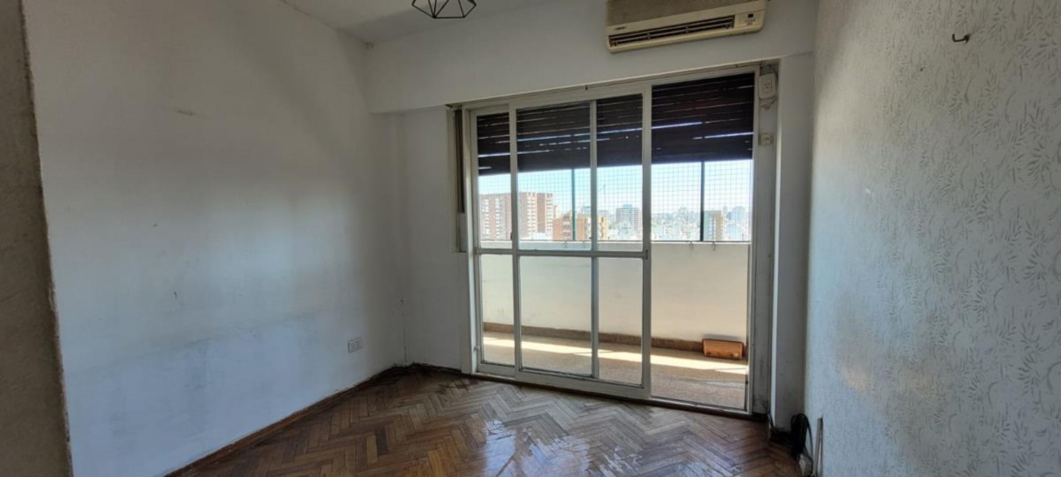 PALERMO, Depto. 3 Amb. al frente, 60 mt2.MUY BUENA UBICACION.  Av. Santa Fe y Av. R. S. Ortiz. CON COCHERA. EXCELENTE OPORTUNIDAD.