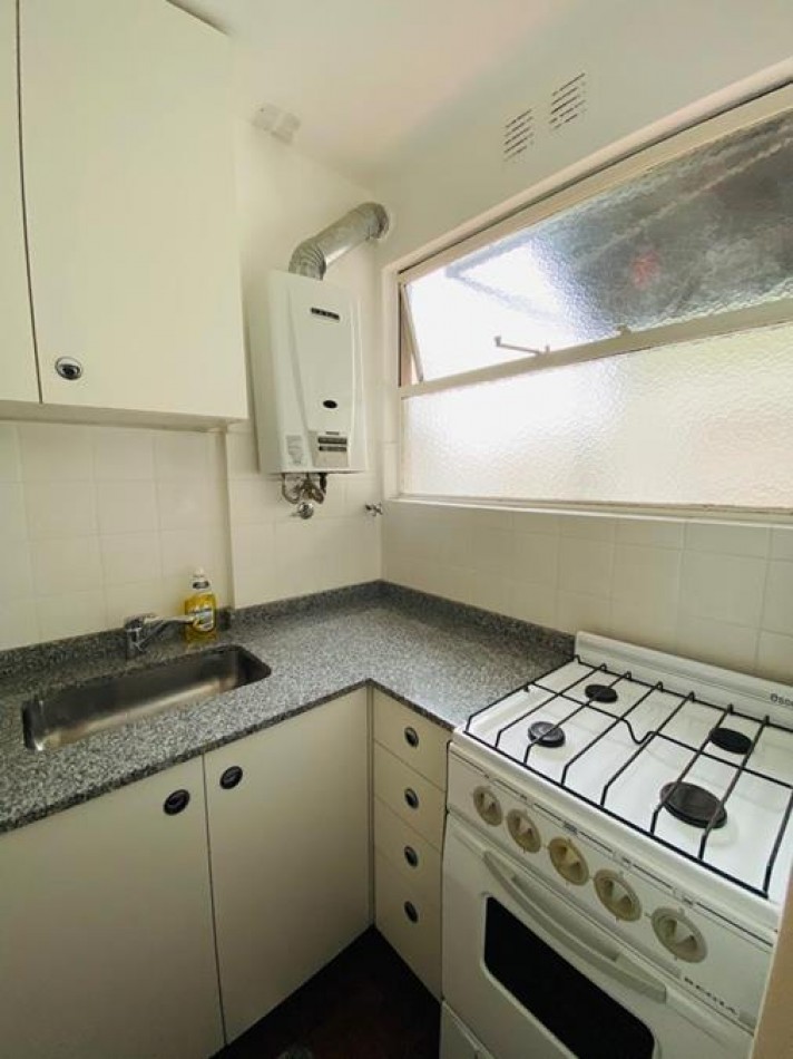 Barrio Norte, 1 Ambiente con balcon. LATERAL. Muy buena ubicacion, luminoso. a 3 cuadras Av. Santa Fe y linea subte D y H