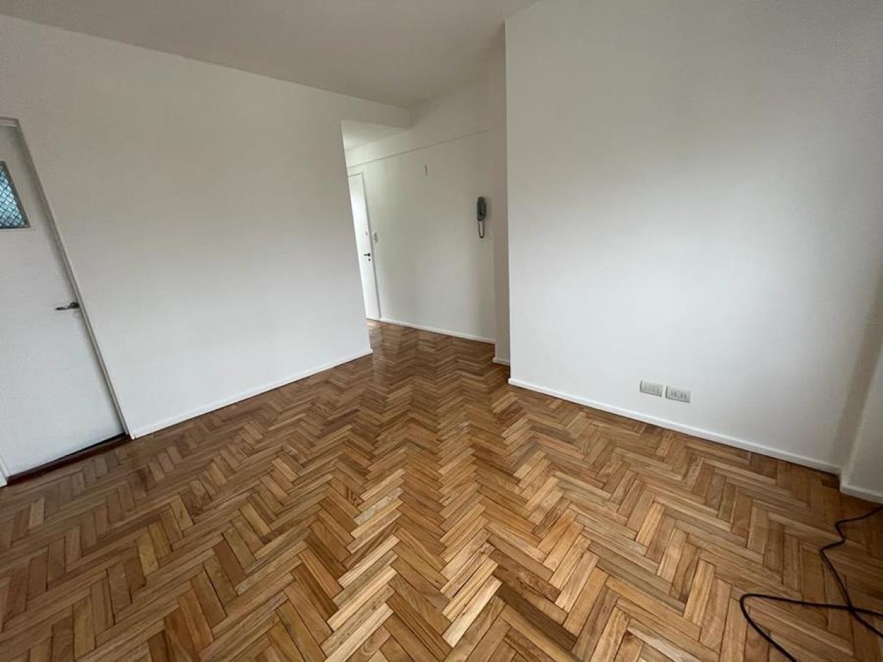 Barrio Norte, 1 Ambiente con balcon. LATERAL. Muy buena ubicacion, luminoso. a 3 cuadras Av. Santa Fe y linea subte D y H