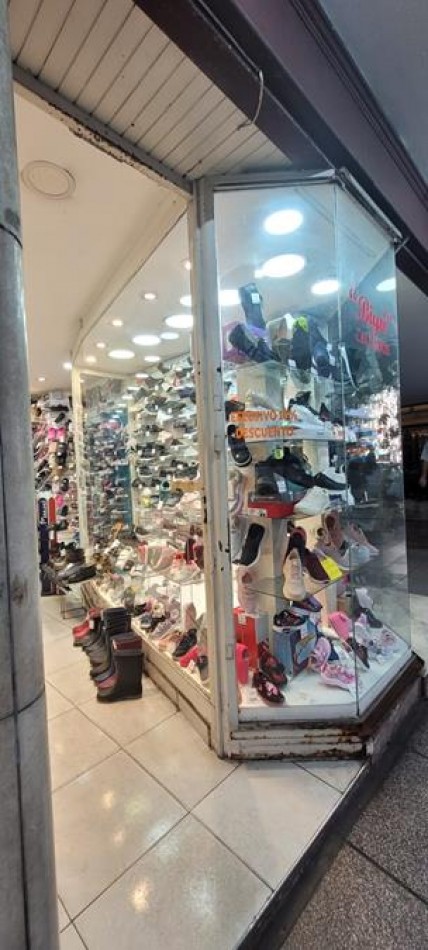 Local comercial, a la calle. Excelente ubicacion sobre Av. SANTA FE