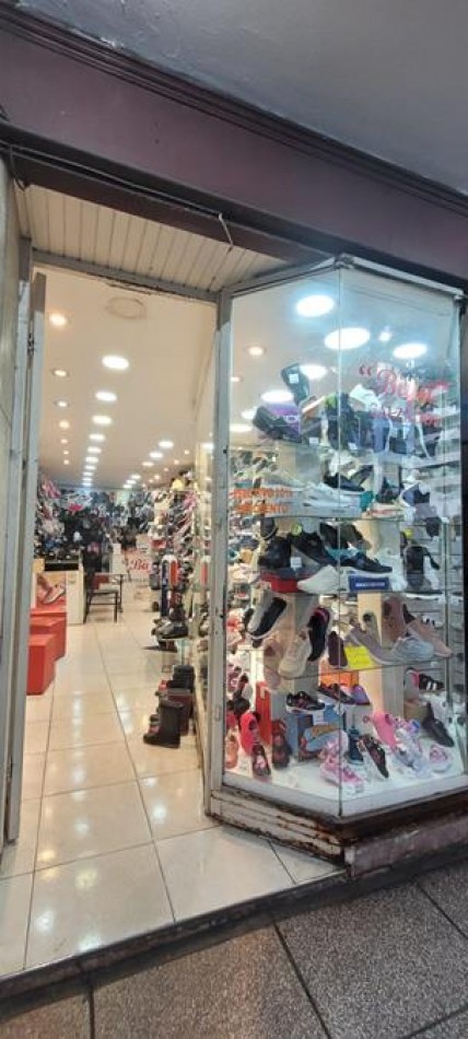 Local comercial, a la calle. Excelente ubicacion sobre Av. SANTA FE