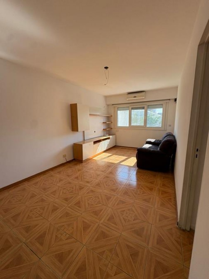 Palermo, 4 Ambientes Cotrafrente. MUY LUMINOSO. Muy buena ubicacion sobre Av. S. Ortiz, a 1 cuadra plaza Armenia