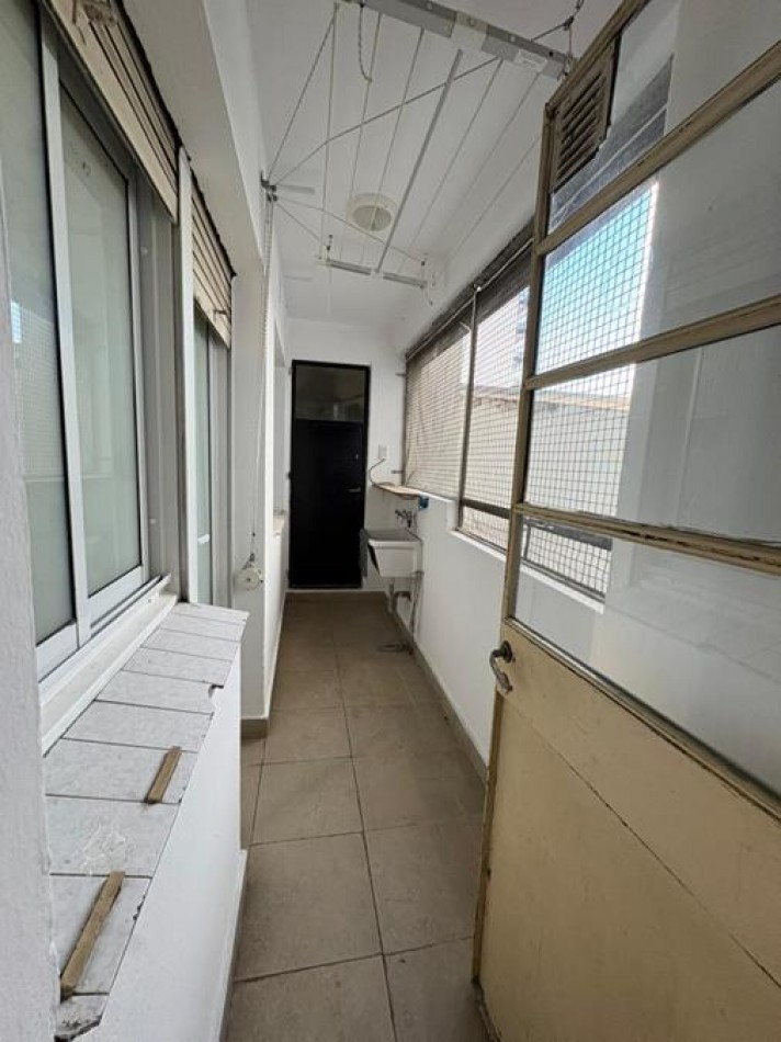 Palermo, 4 Ambientes Cotrafrente. MUY LUMINOSO. Muy buena ubicacion sobre Av. S. Ortiz, a 1 cuadra plaza Armenia