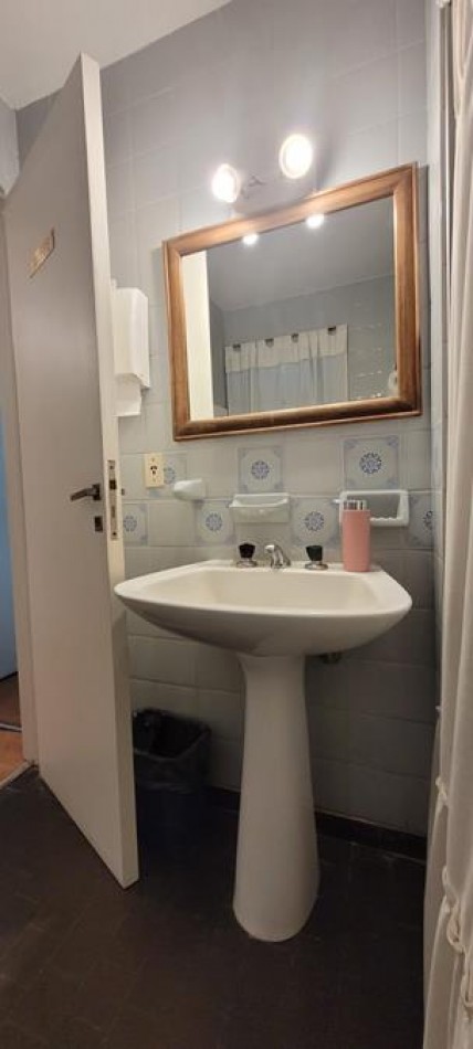 Palermo 3 Ambientes con dependencia servicio, contrafrente. LUMINOSO. Muy buena ubicacion sobre Av. S Fe esquina Av. S. Ortiz. APTO PROFESIONAL