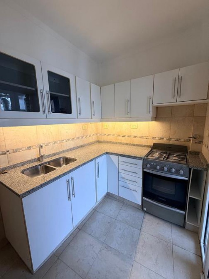 Palermo, 3 Ambientes al FRENTE. con balcon. Muy buena ubicacion Guemes esquina Araoz. MUY LUMINOSO