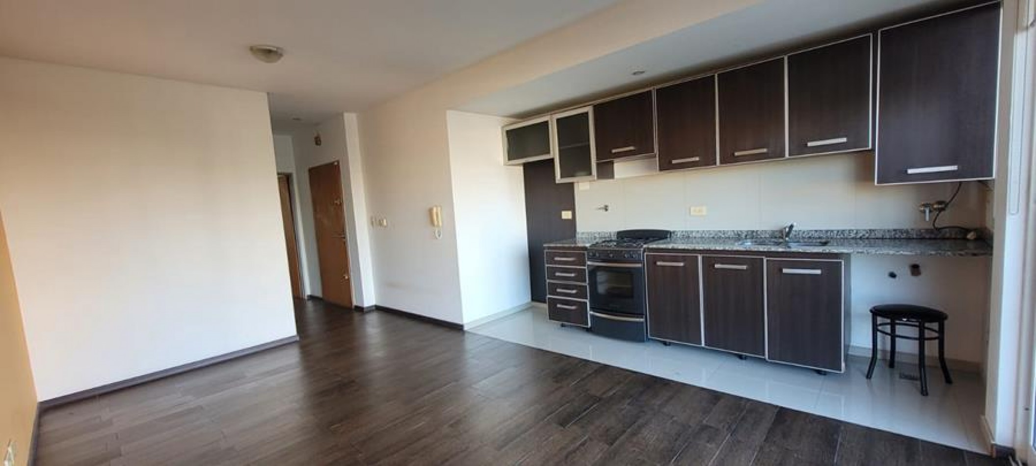 Colegiales, 2 Ambientes. FRENTE con balcon. MUY LUMINOSO. Excelente ubicacion frente a espacio verde Parque Ferroviario Colegiales 