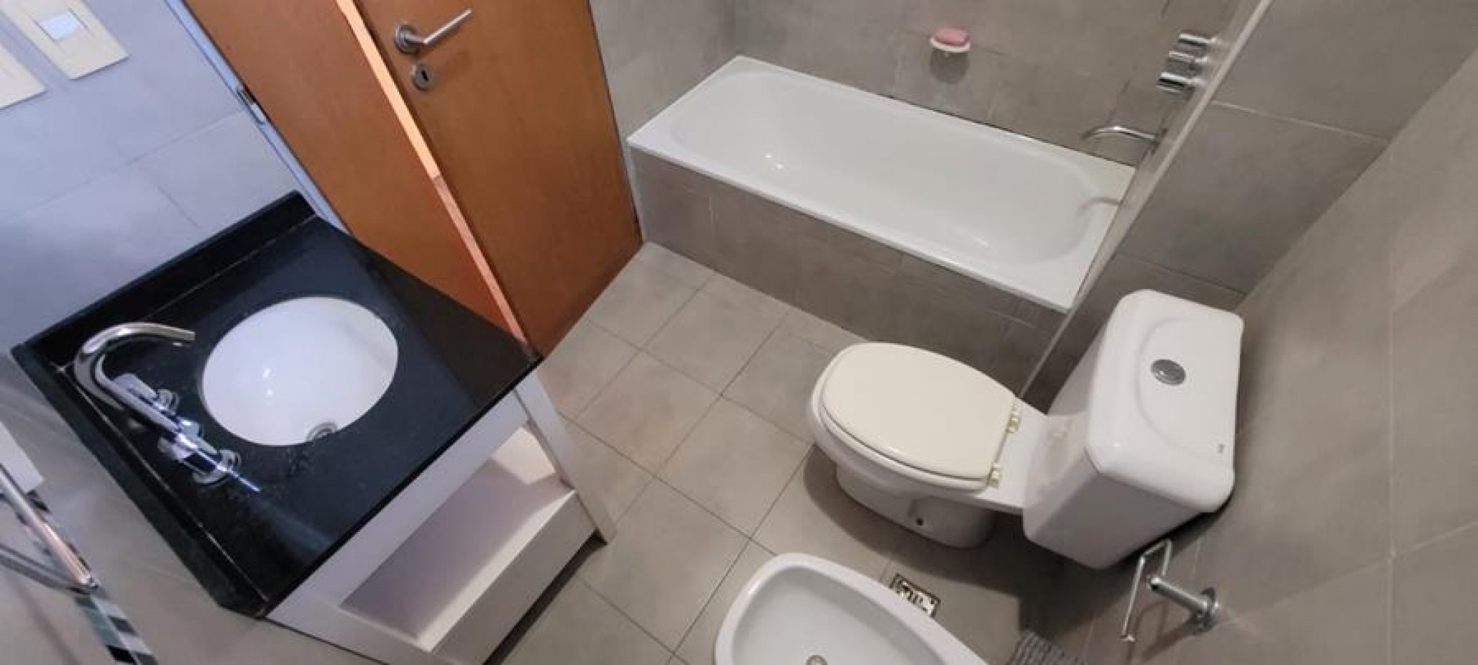 Colegiales, 2 Ambientes. FRENTE con balcon. MUY LUMINOSO. Excelente ubicacion frente a espacio verde Parque Ferroviario Colegiales 