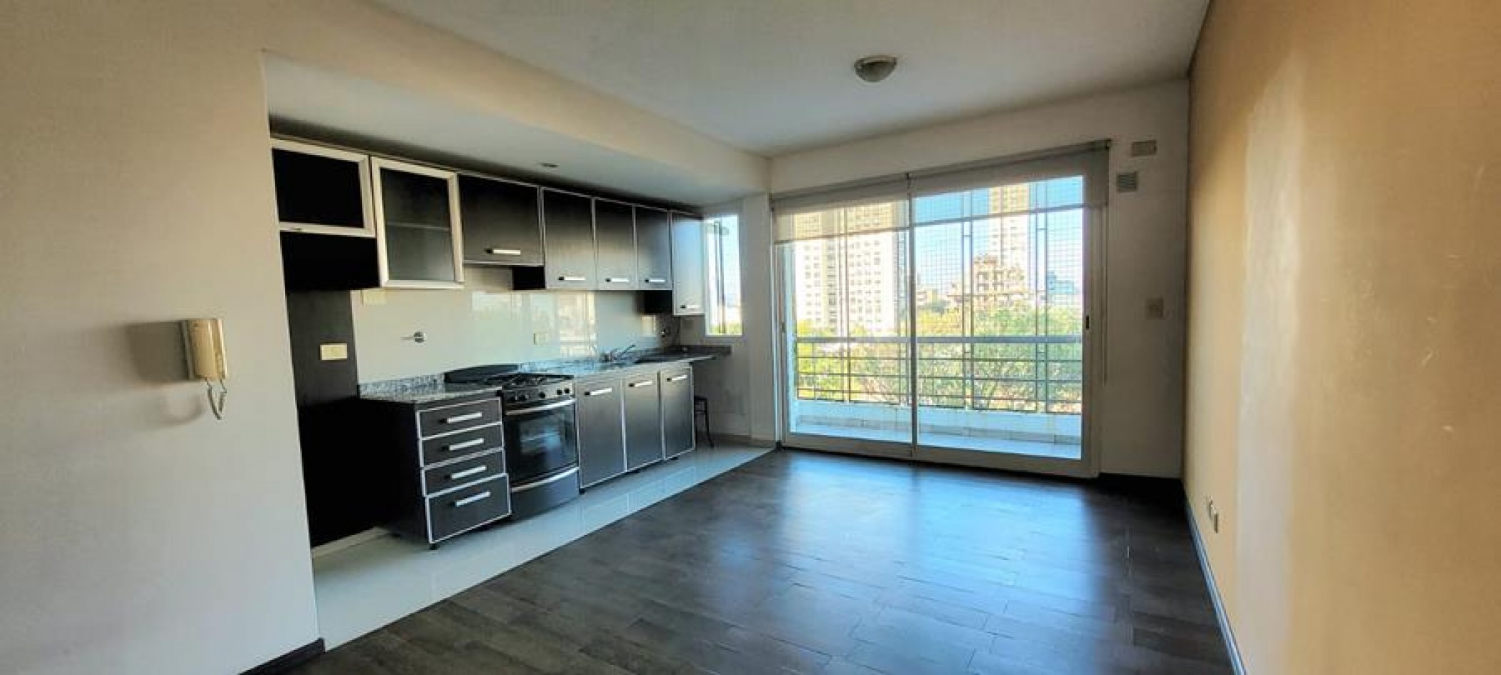 Colegiales, 2 Ambientes. FRENTE con balcon. MUY LUMINOSO. Excelente ubicacion frente a espacio verde Parque Ferroviario Colegiales 