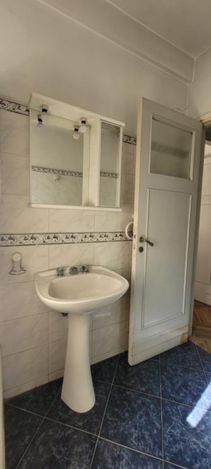 Palermo 4 Ambientes al Frente, con balcon. MUY LUMINOSO. Muy buena ubicacion a 2 cuadras Alto Palermo, a 1 cuadra estacion subte linea D y 2 cuadras plaza Guadalupe.