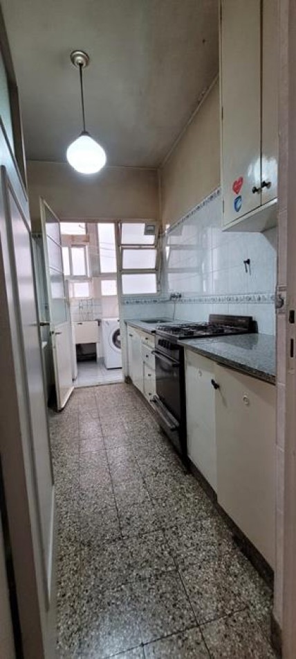 Palermo 4 Ambientes al Frente, con balcon. MUY LUMINOSO. Muy buena ubicacion a 2 cuadras Alto Palermo, a 1 cuadra estacion subte linea D y 2 cuadras plaza Guadalupe.