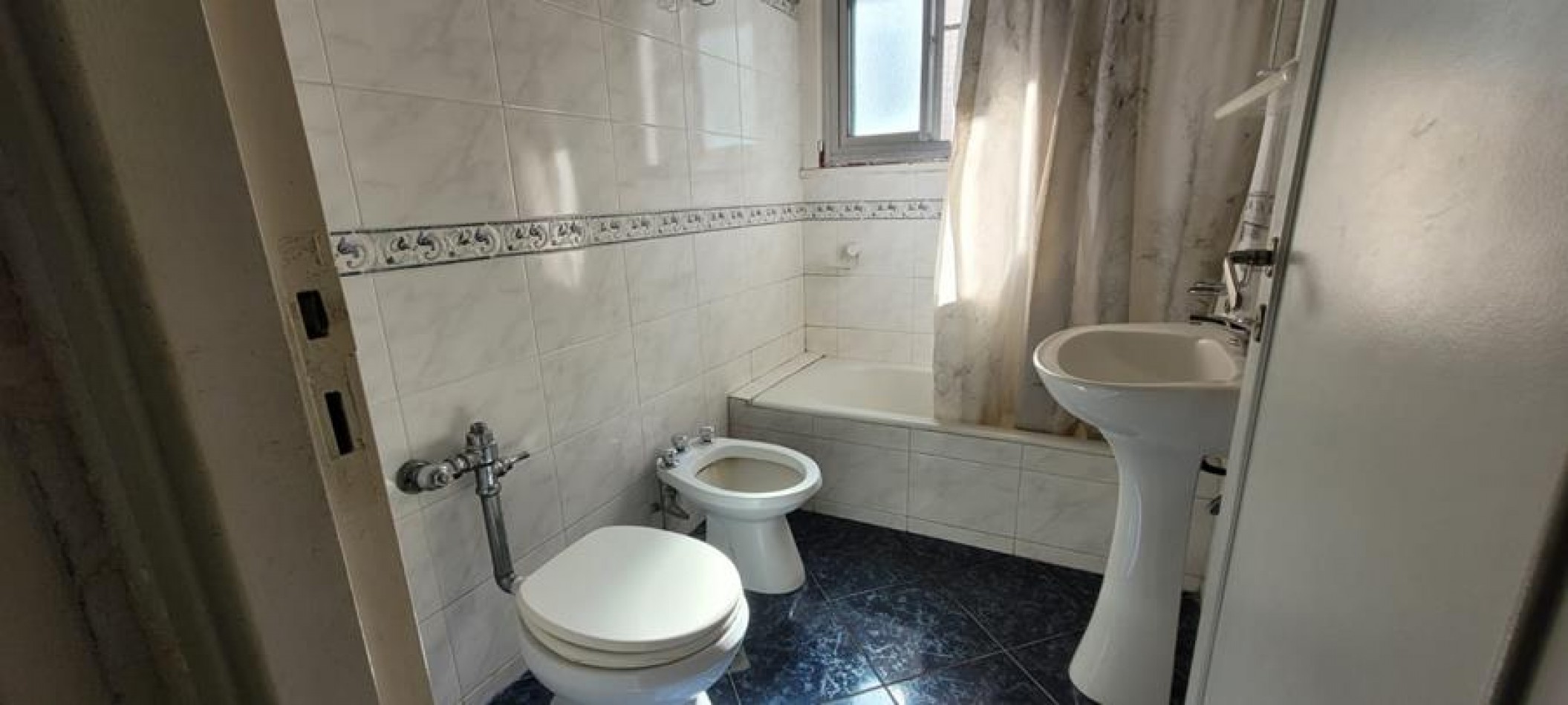 Palermo 4 Ambientes al Frente, con balcon. MUY LUMINOSO. Muy buena ubicacion a 2 cuadras Alto Palermo, a 1 cuadra estacion subte linea D y 2 cuadras plaza Guadalupe.