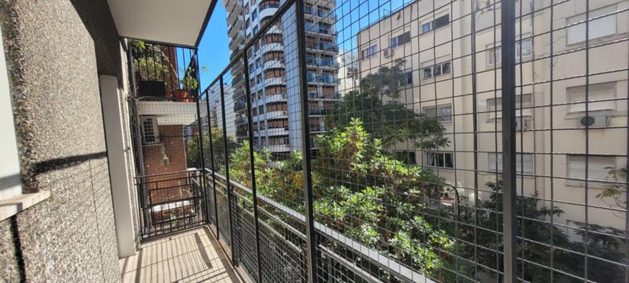 Palermo 4 Ambientes al Frente, con balcon. MUY LUMINOSO. Muy buena ubicacion a 2 cuadras Alto Palermo, a 1 cuadra estacion subte linea D y 2 cuadras plaza Guadalupe.