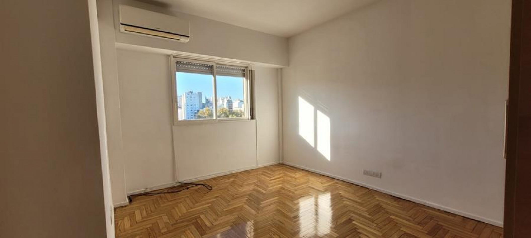 Barrio Norte, 1 Ambiente con balcon. LATERAL. Muy buena ubicacion, luminoso. a 3 cuadras Av. Santa Fe y linea subte D y H