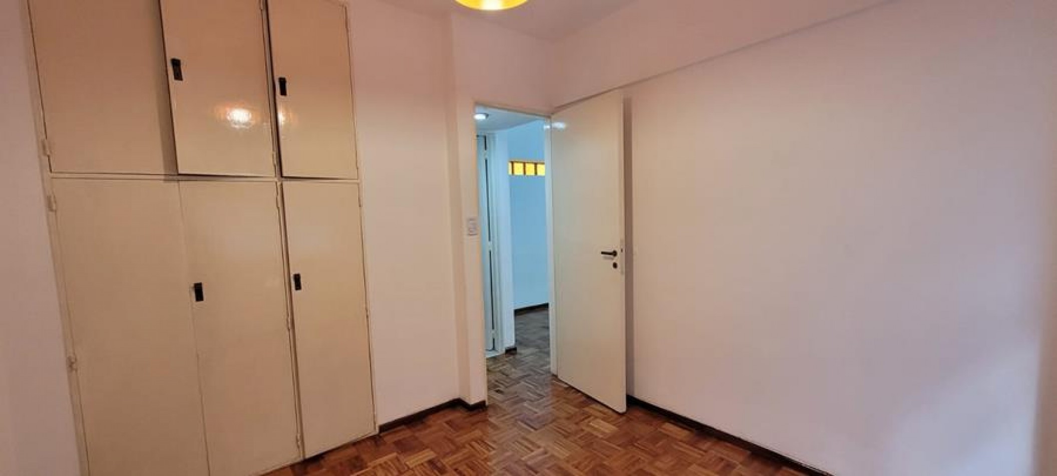 Boedo, 2 Ambientes, Lateral. Se ubica muy proxima a la mitica esquina de San Juan y Boedo, cerca de muchos comercios, colectivos,  estacion  subte de la linea  E  Boedo.