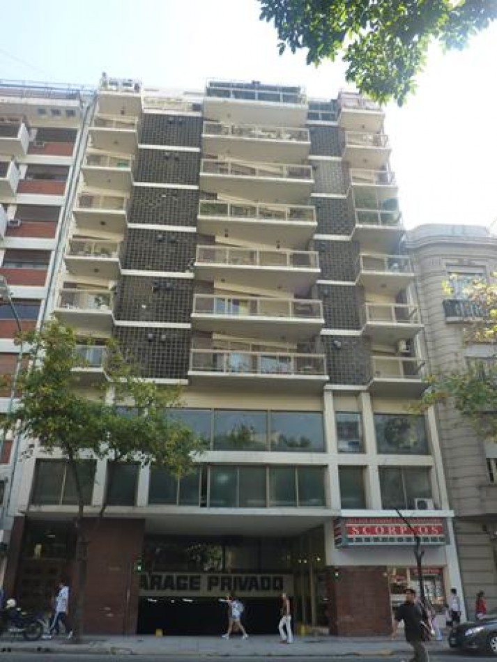 Palermo, 2 Ambientes Duplex, Lateral. MUY LUMINOSO. Excelene ubicacion sobre Av. S Ortiz a 1 cuadra A. santa Fe