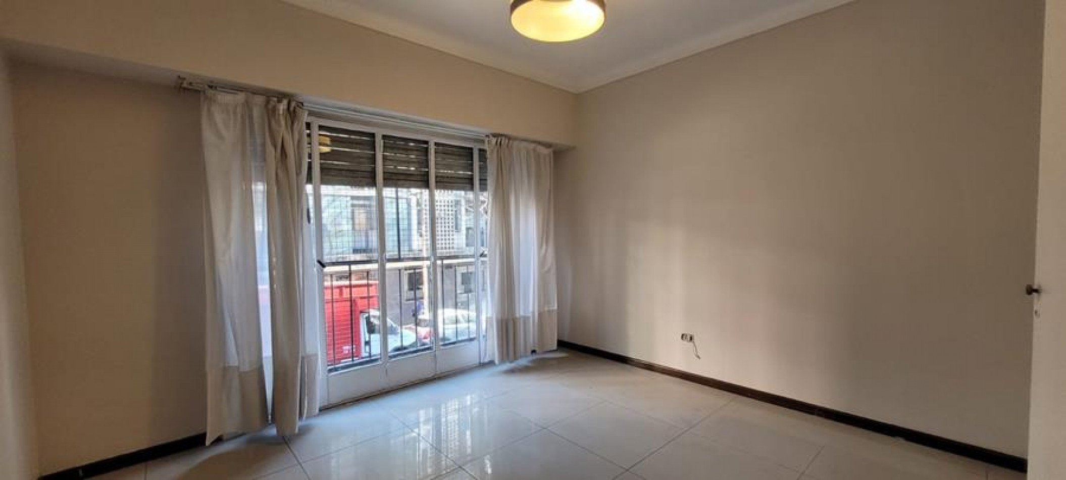 Palermo, 4 Ambientes al frente, con balcon. Excelente ubicacion a 1 cuadra plaza Las Heras, 2 cuadras Av. Santa Fe linea subte D. MUY LUMINOSO