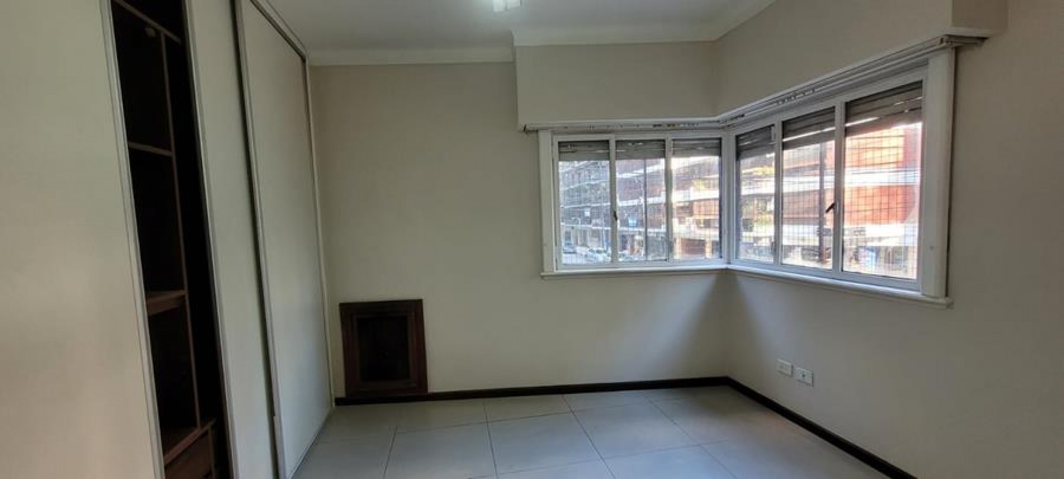 Palermo, 4 Ambientes al frente, con balcon. Excelente ubicacion a 1 cuadra plaza Las Heras, 2 cuadras Av. Santa Fe linea subte D. MUY LUMINOSO
