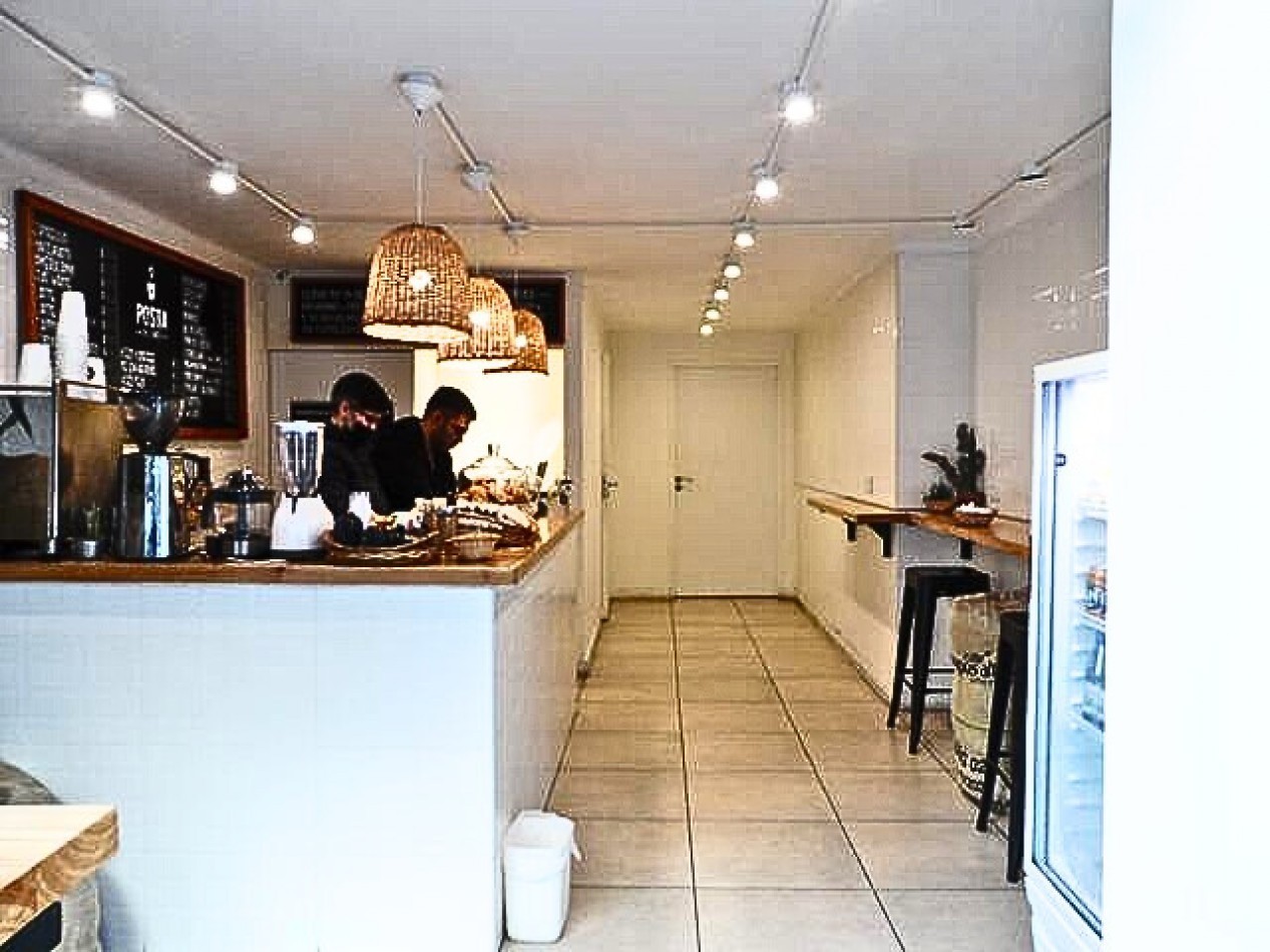 BARRIO NORTE, local a la calle. 72 mt2. M. T. de Alvear y Uriburu