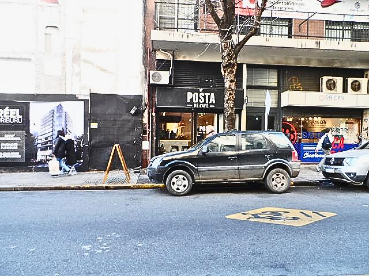BARRIO NORTE, local a la calle. 72 mt2. M. T. de Alvear y Uriburu
