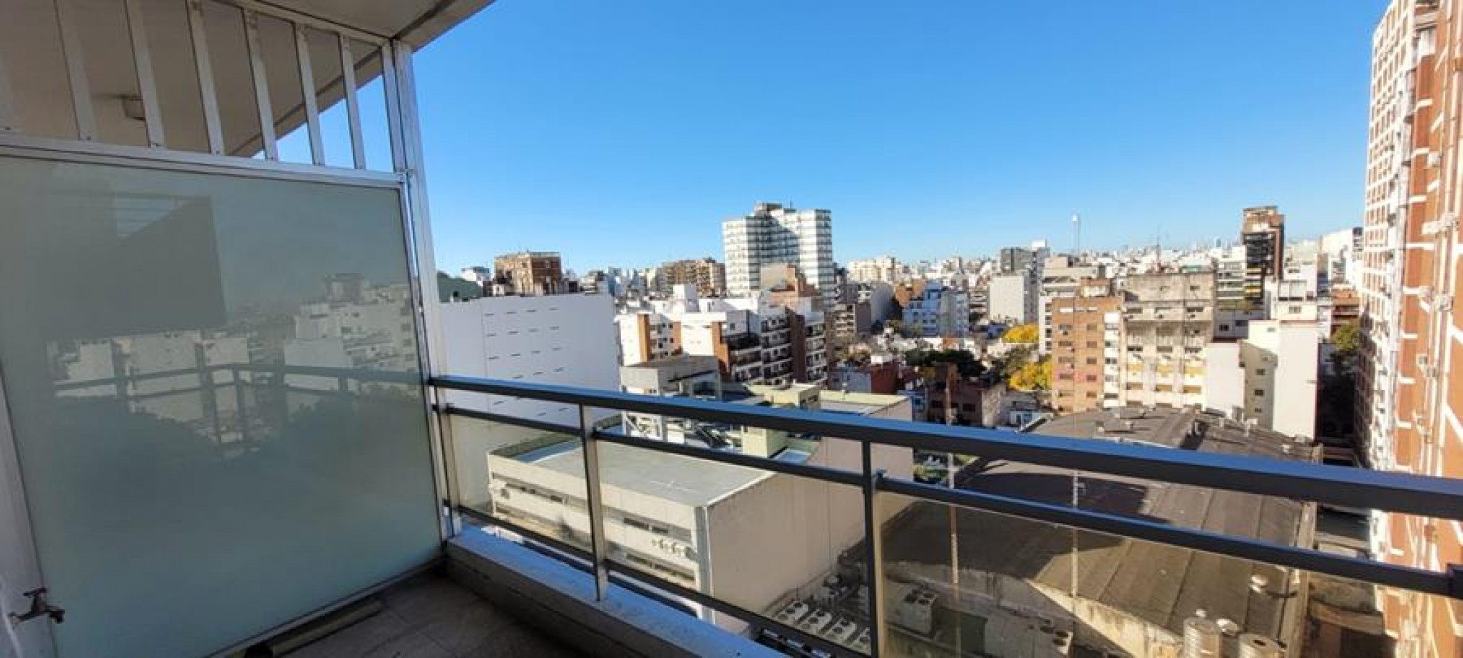Caballito, 1 Ambiente. FRENTE con balcon, Muy luminoso, sobre Avenida. AMENITIES, Zona parque Rivadavia. 