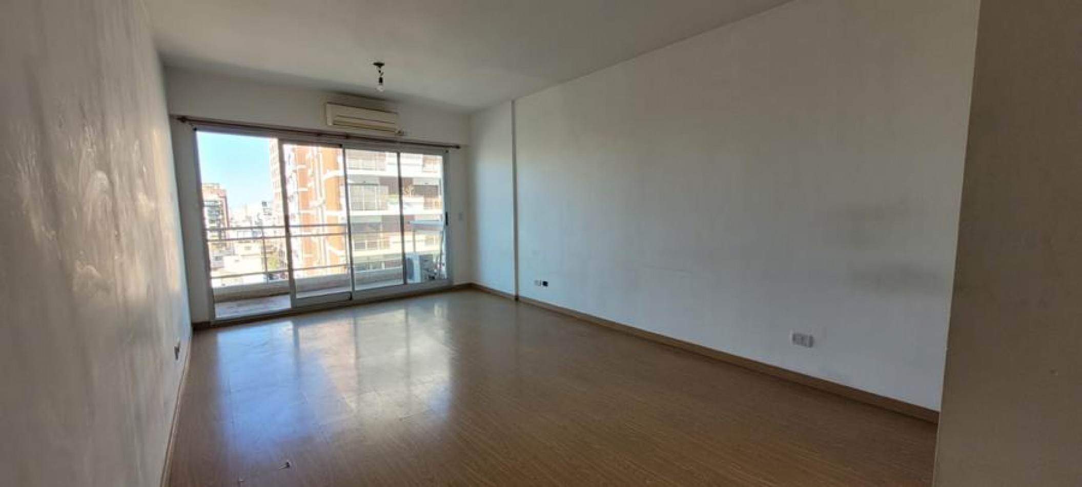 Caballito, 1 Ambiente. FRENTE con balcon, Muy luminoso, sobre Avenida. AMENITIES, Zona parque Rivadavia. 