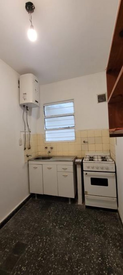 Zona de Facultades, Depto. 1 ambiente, 39,75mt2. contrafrente, Av. Corrientes y Pasteur. APTO PROFESIONAL 