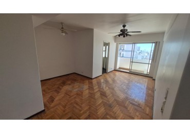 Once, 2 Ambientes, con cochera fija, contrafrente con balcon. MUY LUMINOSO. A mts. Av. Corrientes. Subte B - H. APTO PROFESIONAL